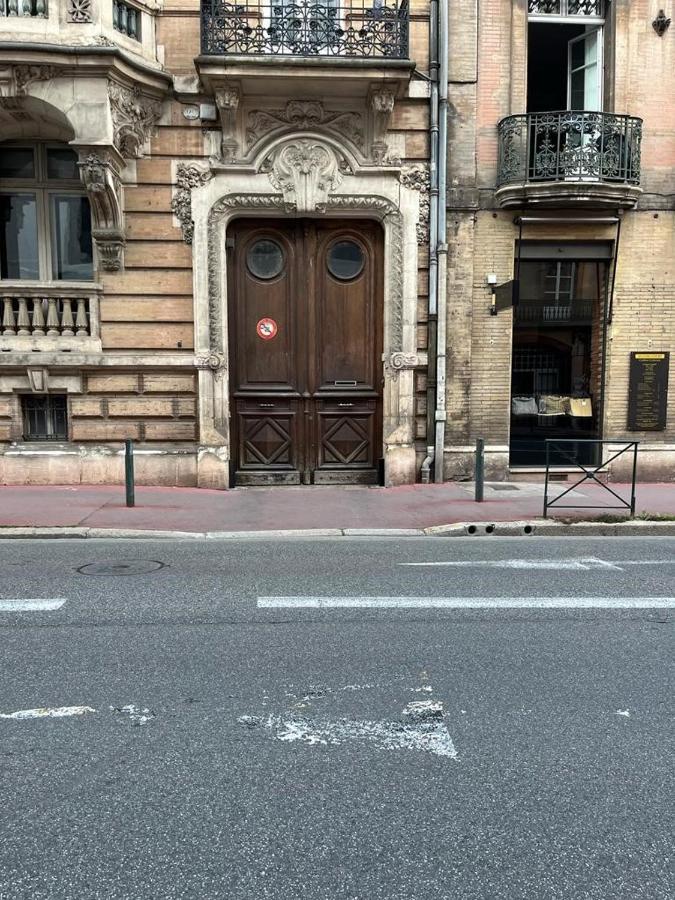 Toulouse - Alsace Lorraine - Languedoc-Place Du Salin-Museum Histoire Naturelle- Jardin Des Plantes-Musee Augustins- Palais De Justice Station Metro Carmes Ligne B Kültér fotó