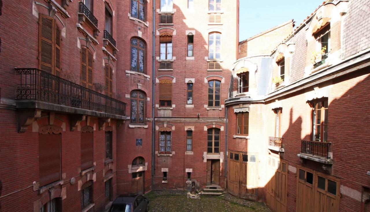 Toulouse - Alsace Lorraine - Languedoc-Place Du Salin-Museum Histoire Naturelle- Jardin Des Plantes-Musee Augustins- Palais De Justice Station Metro Carmes Ligne B Kültér fotó
